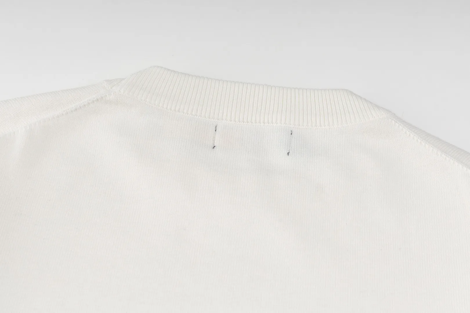 P206 #R80 Ralph Lauren Knitted Pony Embroidered Round Neck Pullover Sweater Official Website Synchronized Same Style for Men and Women Sizes: S-XL Color: White Blue Khaki Army Green Dark Gray Gray Navy Red Label Navy Blue White Label Black White Label Black Red Label Classic Cotton Yarn 100% White Cotton High Quality Goods Classic styles have always been popular! The workmanship details are very good! The simple round neck pullover sweater is always the standard, with classic brand embroidery on the chest! All major stars have the same style! Best for couples. High quality goods! Xinjiang cotton micro-elastic and smooth fabric has excellent quality. Pure cotton is soft and skin-friendly. Size: S M L